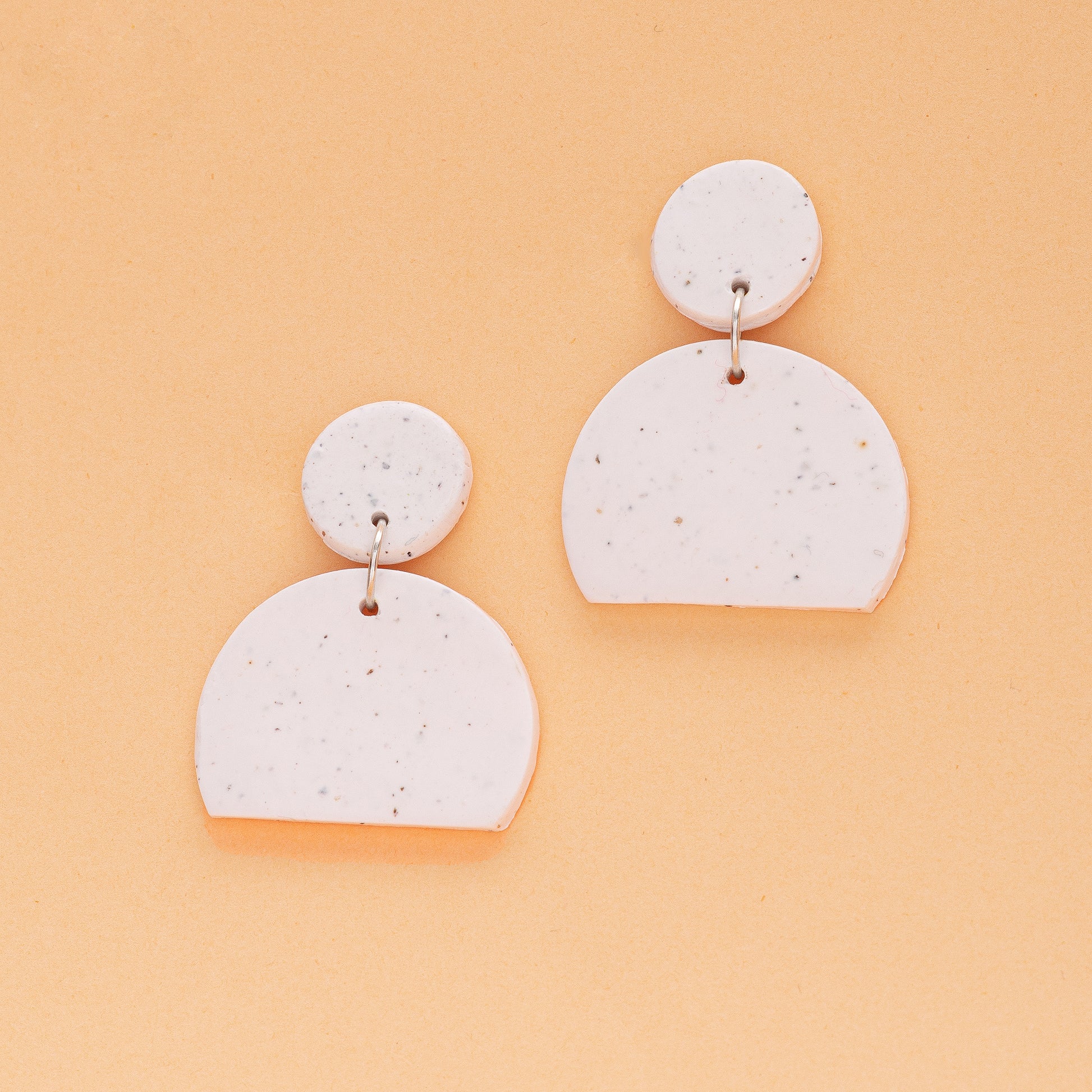 White Textured Contemporary Polymer Clay Earring – Thaiane